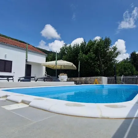 Paradise Garden Ston