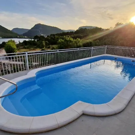Villa Paradise Garden Villa *