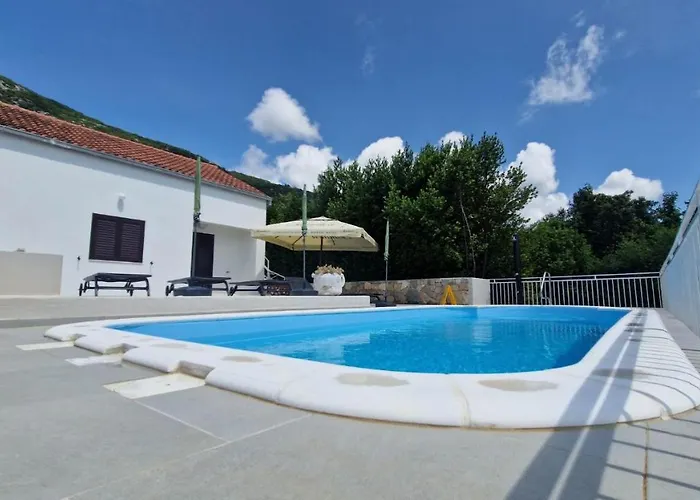 Paradise Garden ستون