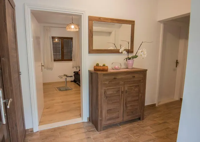 Paradise Garden ستون